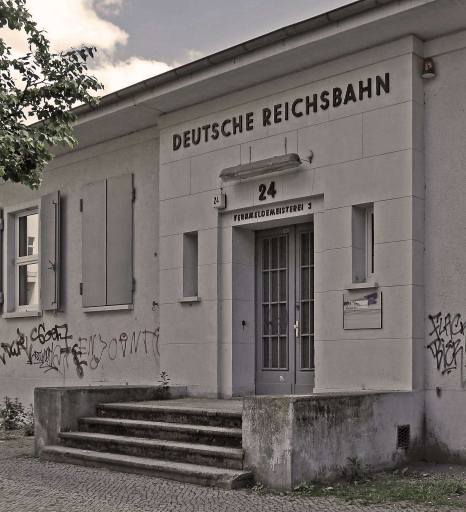 24.05.2013 Berlin, Stuttgarter Platz 24  , Eingang zur ehem. Basa West am alten Bf Charlottenburg