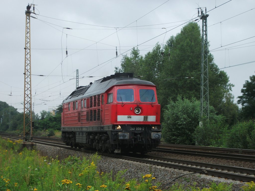 241 008 ist am 02.August 2011 als Lz bei Leipzig-Thekla Richtung Engelsdorf unterwegs.