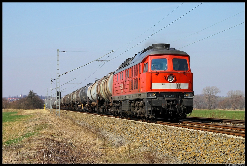 241 449-8 zieht den GC 60956 aus Rhsa nach Coswig. (bei Meien, 20.03.2012)