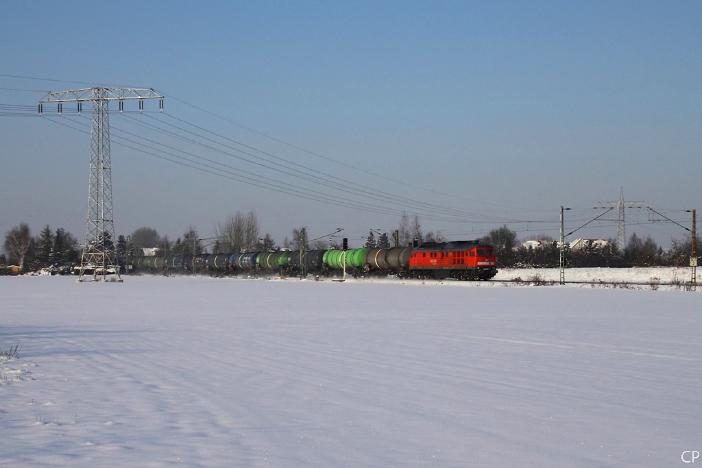 241 449-8 zieht den Kesselzug 60954 nach Coswig. (bei Neusrnewitz, 3.12.2010)
