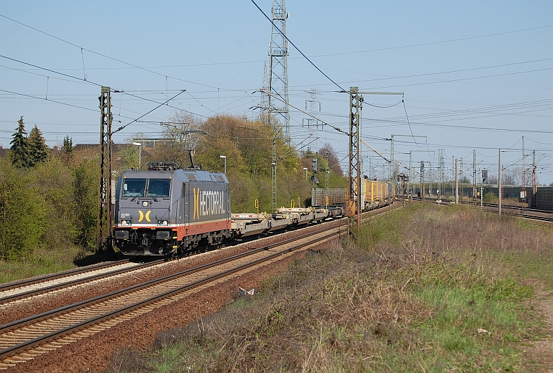 241.003 (Hectorrail, Organa ) mit einem KLV am 17.04.2010 durch Ahlten -> Misburg