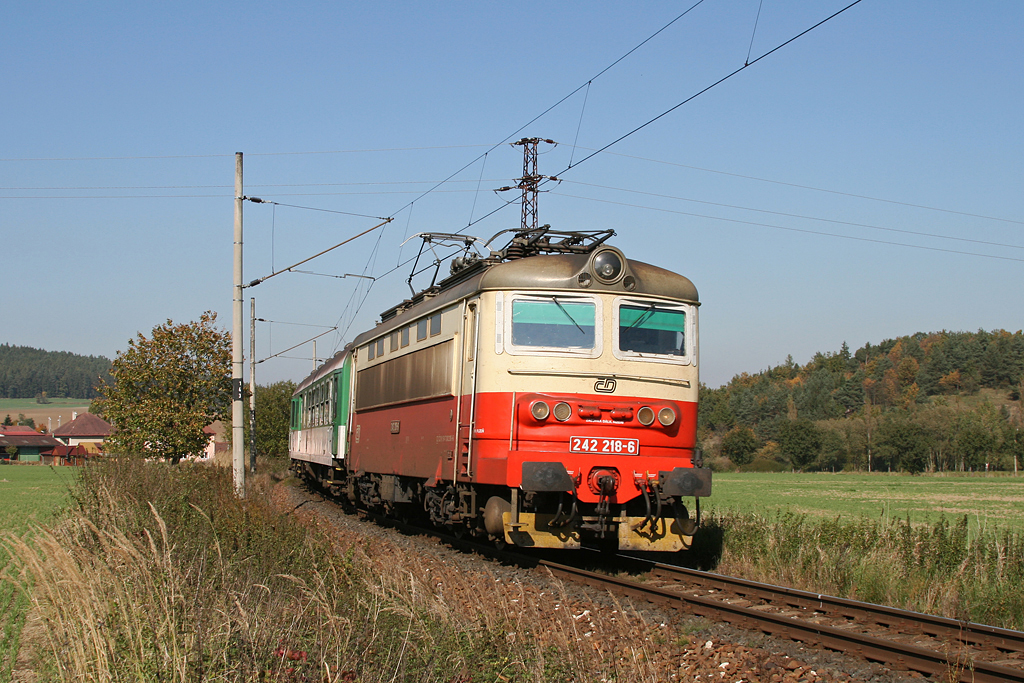 242 218 am 10.10.10 bei Dehtin.