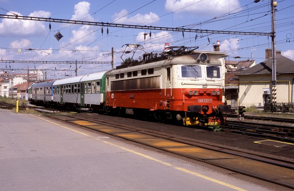 242 227  Brno hl.  18.05.11
