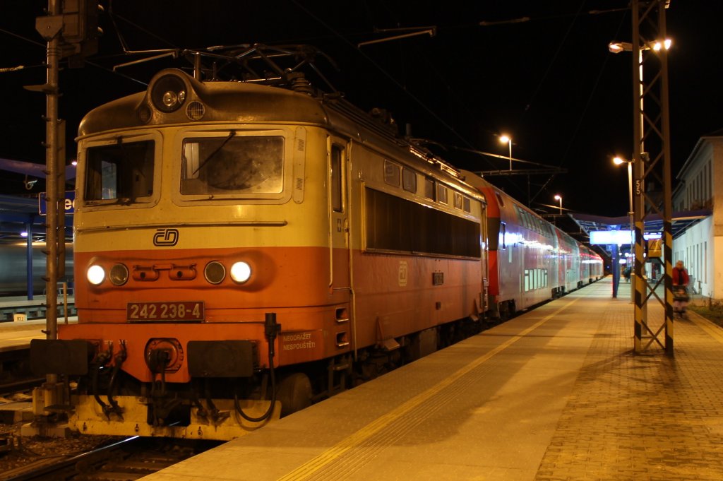 242 238 bei Verschubarbeiten im Bahnhof Breclav (Lundenburg) (Ba); am 03.02.2013