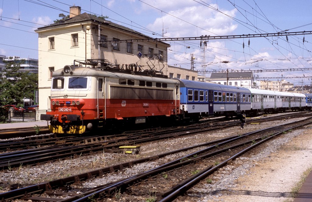 242 243  Brno hl.  18.05.11