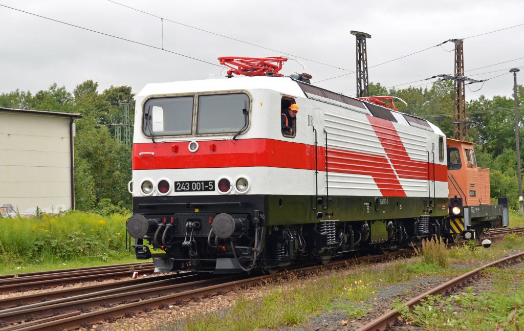 243 001 wird am 31.07.11 im Bw Weimar rangiert.