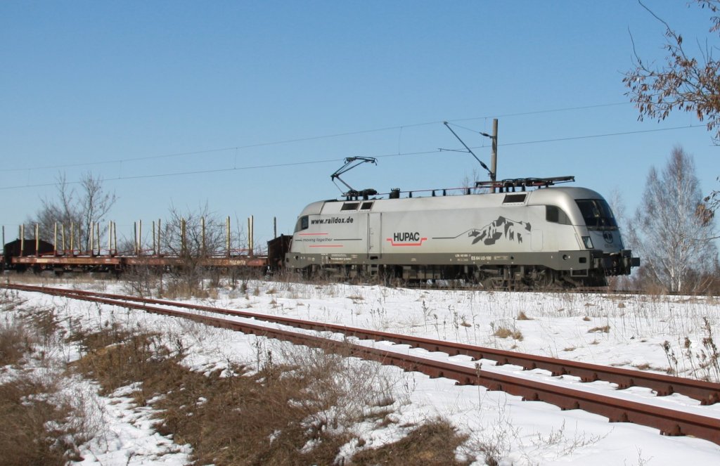 24.3.2013 Berlin _Blankenburg / Karower Kreuz. ES 64 U2 - 100 (182 600-7) Hupac mit Leerzug aus Berlin kommend zweigt auf den stlichen BAR ab. Im Vordergrund ehem. Anschlussgleis.