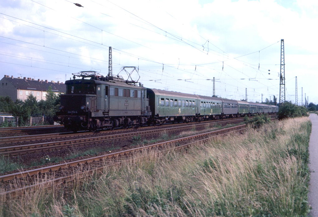 244 024 in Gaschwitz, 24.06.1985.