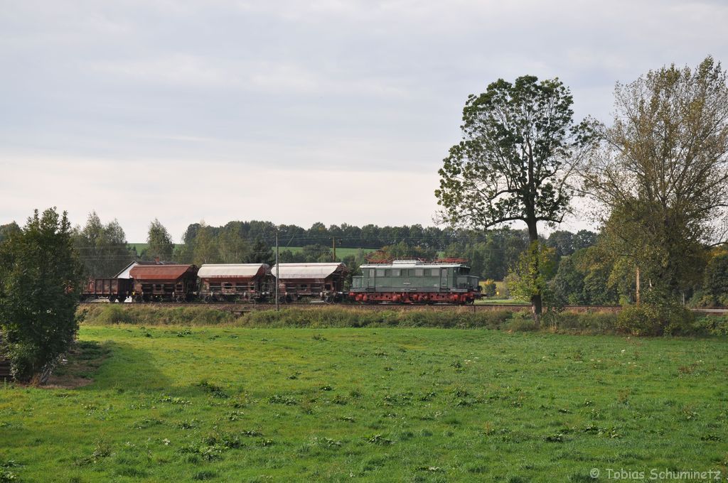 244 044 mit Fotogterzug am 06.10.2012 bei Zehma