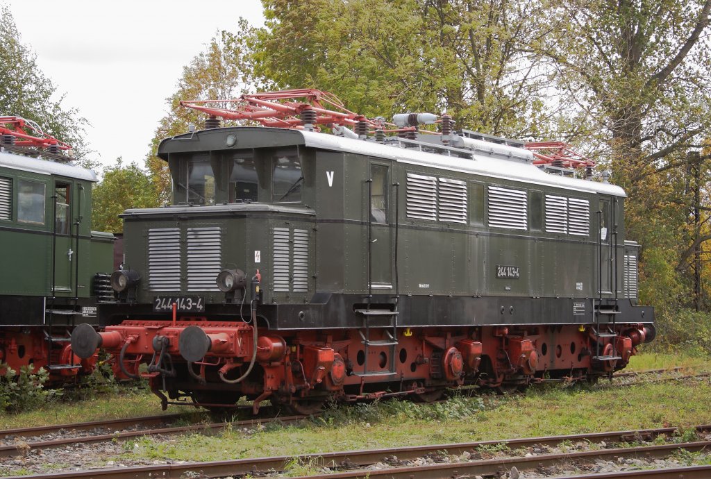 244 143, ausgestellt auf dem Gelnde des Bahnmuseums Weimar, im Rahmen des dort am 08.10.2011 stattfindenden Eisenbahnfestes.
