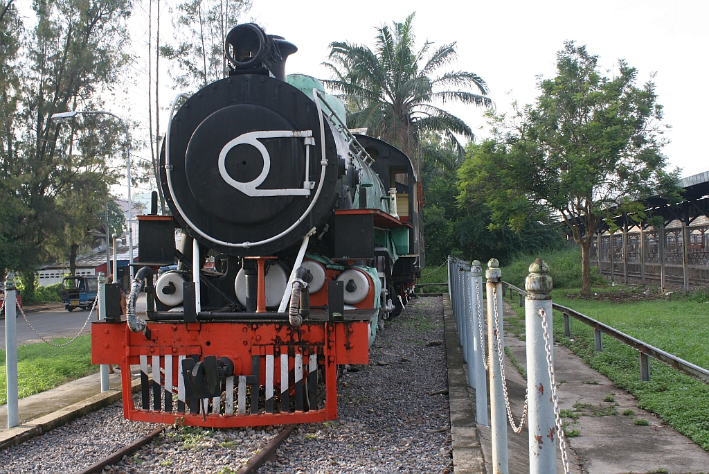 244 (2'C1'-h3, Baldwin, Bauj. 1928, Fab.Nr. 60410) aufgestellt beim Bf. Hat Yai Junction am 28.Oktober 2010.