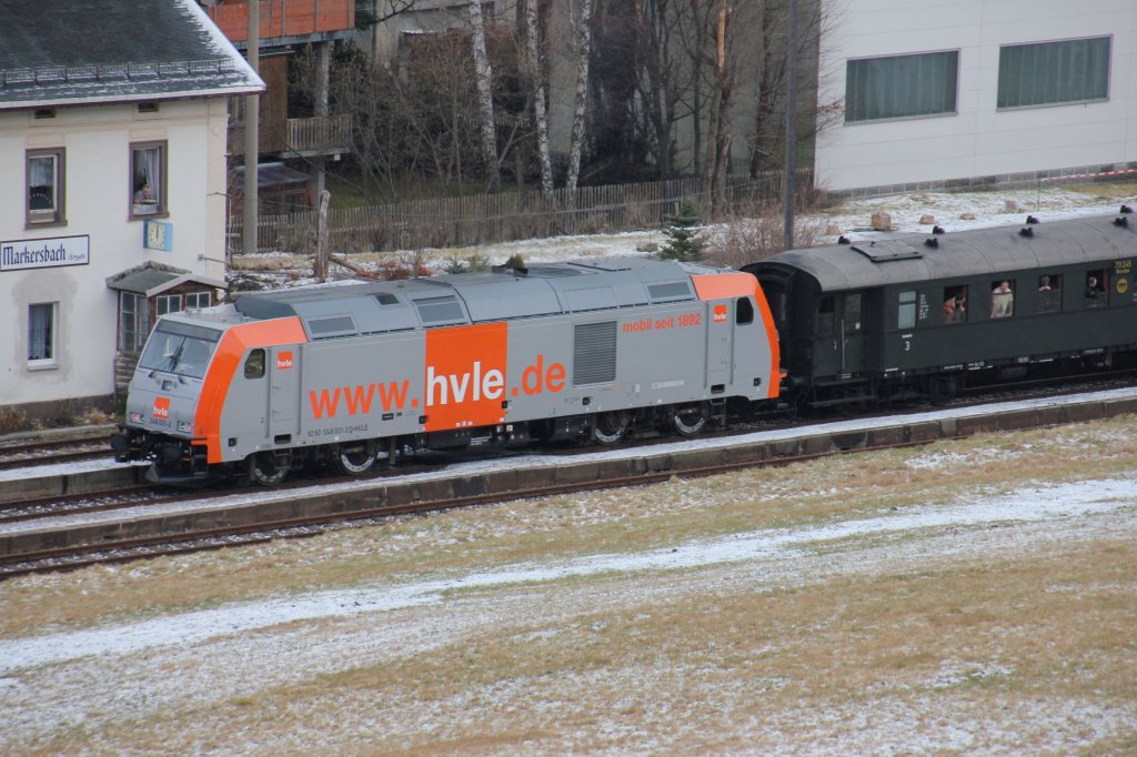 246 001 als Unterst�tzung von 52 8079 am Sonderzug zur Bergparade nach Annaberg-Buchholz im Bahnhof Markersbach.18.12.2011.