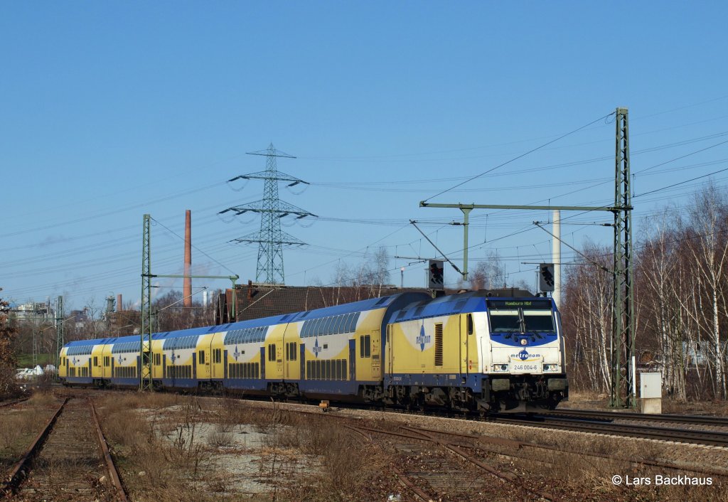 246 004-6 dieselt mit ME 81514 aus Cuxhaven durch Hamburg-Unterelbe Richtung Hamburg Hbf. 19.03.11.