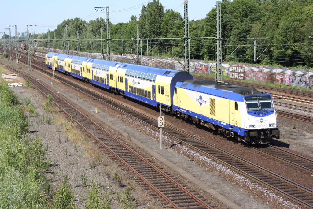 246 006 mit einem ME in Hamburg Wilhemsburg am 27.06.2010