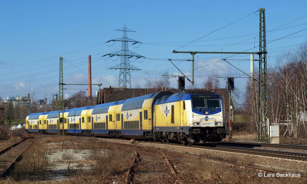 246 008-7 hat am 19.03.11 den ME 81516 nach Hamburg Hbf am Haken und passiert gerade Hamburg-Unterelbe.