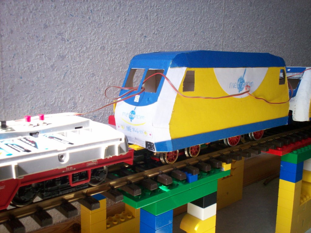 246 mit Flachwagen und Fernbedienung