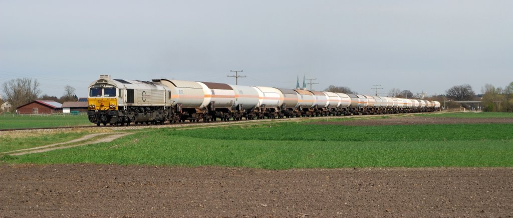 247 044 mit Kesselzug bei Alttting (10.04.2012)