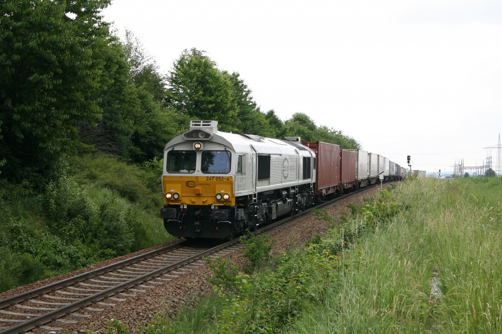 247 052-4 hatte am 09.06.11 das  Wacker-Shuttle  am Haken und rollte mit ihm ins Alztal Richtung Mhldorf/Landshut.