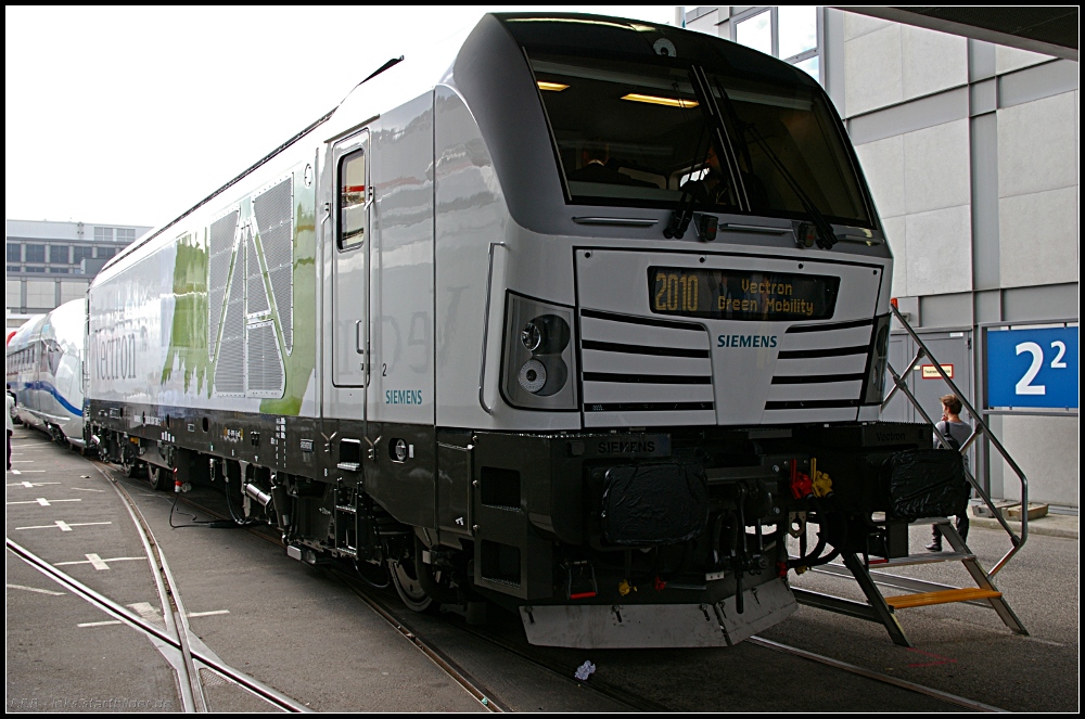 247 901-2 aus der Siemens Vectron-Familie mit Display f�r den Nahverkehr (NVR-Nummer 92 80 1247 901-2; INNOTRANS 2010, gesehen Berlin 21.09.2010)
