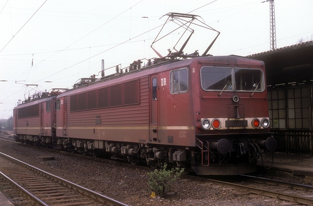 250 010 + 071  Gaschwitz  31.03.90