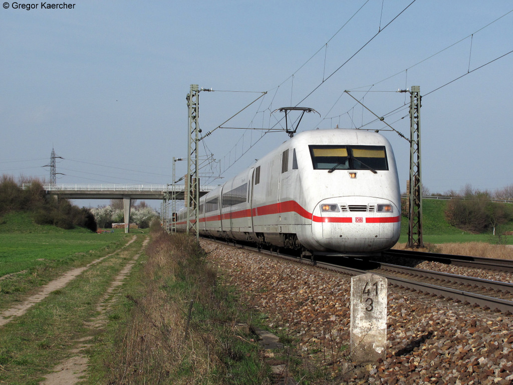 25.03.2011: 401 083-1  Timmendorfer Strand  verkehrte am 25.03.2011 als ICE 75 (Hamburg-Zrich). Aufgenommen bei Graben-Neudorf.