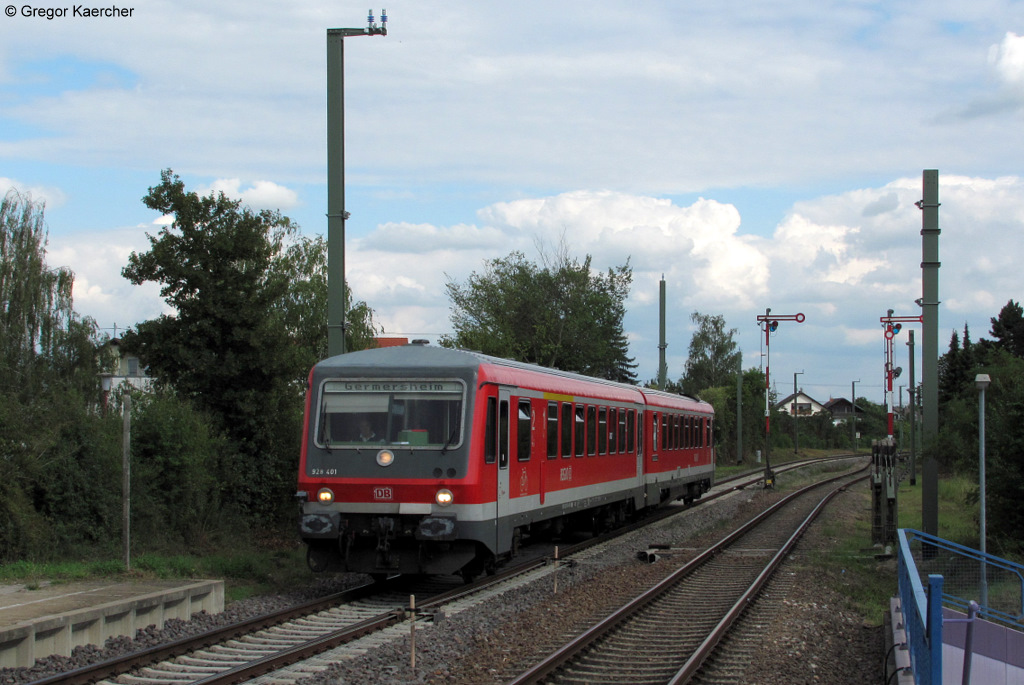 25.07.2011: 628 401 fhrt als RB 38434 (Bruchsal-Germersheim) in Philippsburg ein.