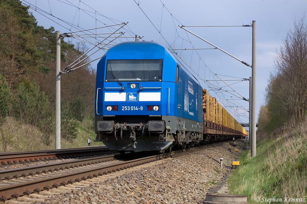 253 014-9 PRESS (223 051-4) mit Holzzug bei Nennhausen und fuhr in Richtung Rathenow weiter. 21.04.2012