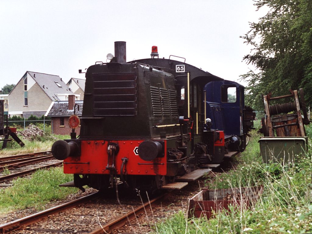 259 und 13 der Museum Buurt Spoorweg auf Bahnhof Haaksbergen am 1-6-2000. Bild und scan: Date Jan de Vries.
