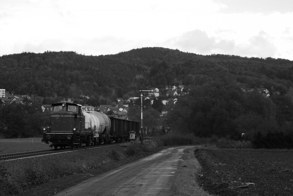 260 109 am Einfahrtsignal Buchenau auf dem Weg nach Friedensdorf.