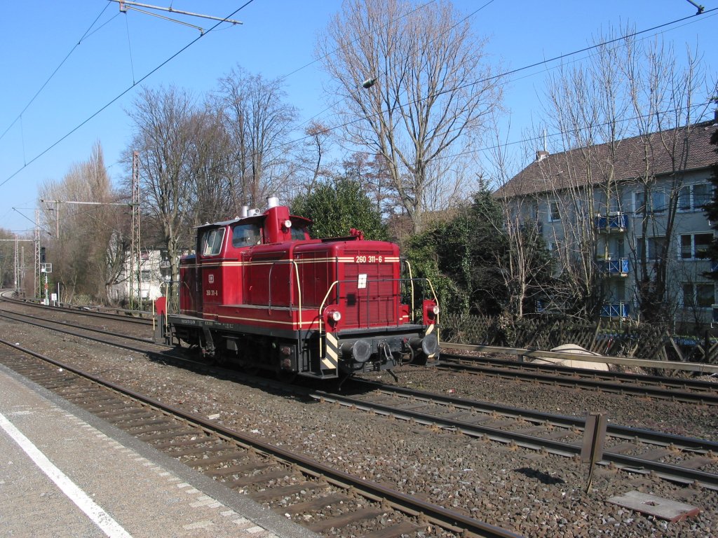 260 311-6 der EfW als LZ am 9. Mrz 2010 auf der Fahrt ber die Verbindung der Kln-Mindener Strecke und der Rheinischen Bahn zwischen Bochum-Riemke und Bochum Prsident.