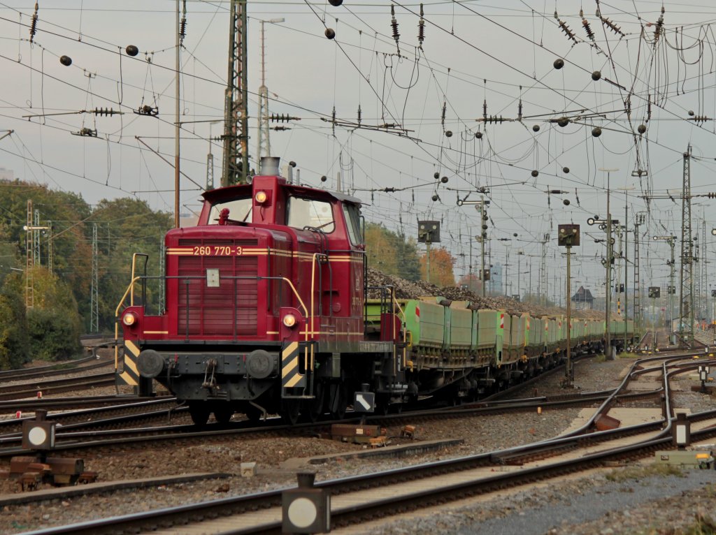 260 770-3 von der EfW-Verkehrsgesellschaft mit einem beladenen Bauzug voll Schotter am 27.10.2011 in Kln-Klettenberg.
