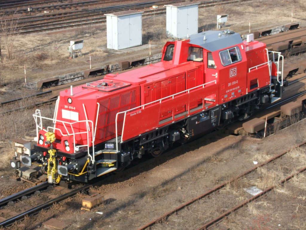 261 016 am 3. Mrz 2011 im Rangierdienst in Halle/Saale