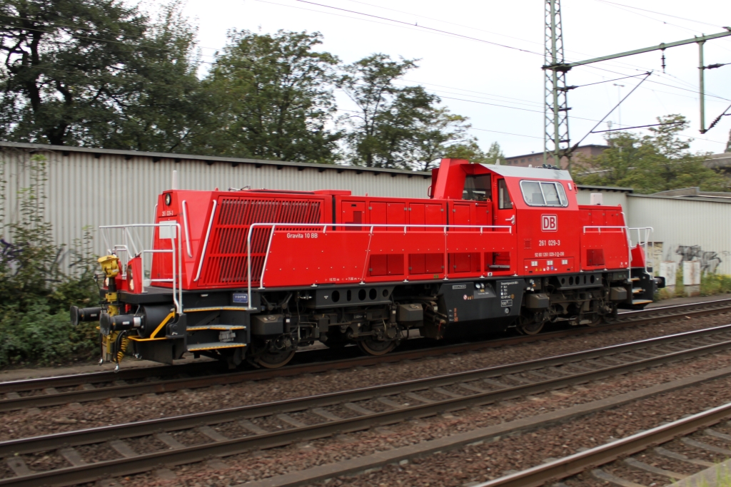 261 029 (Voith Gravita 10BB) solo in HH-Harburg (03.10.2011)