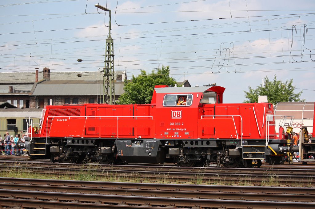 261 039 am 2.6.12 beim Rangieren in Koblenz-Ltzel.