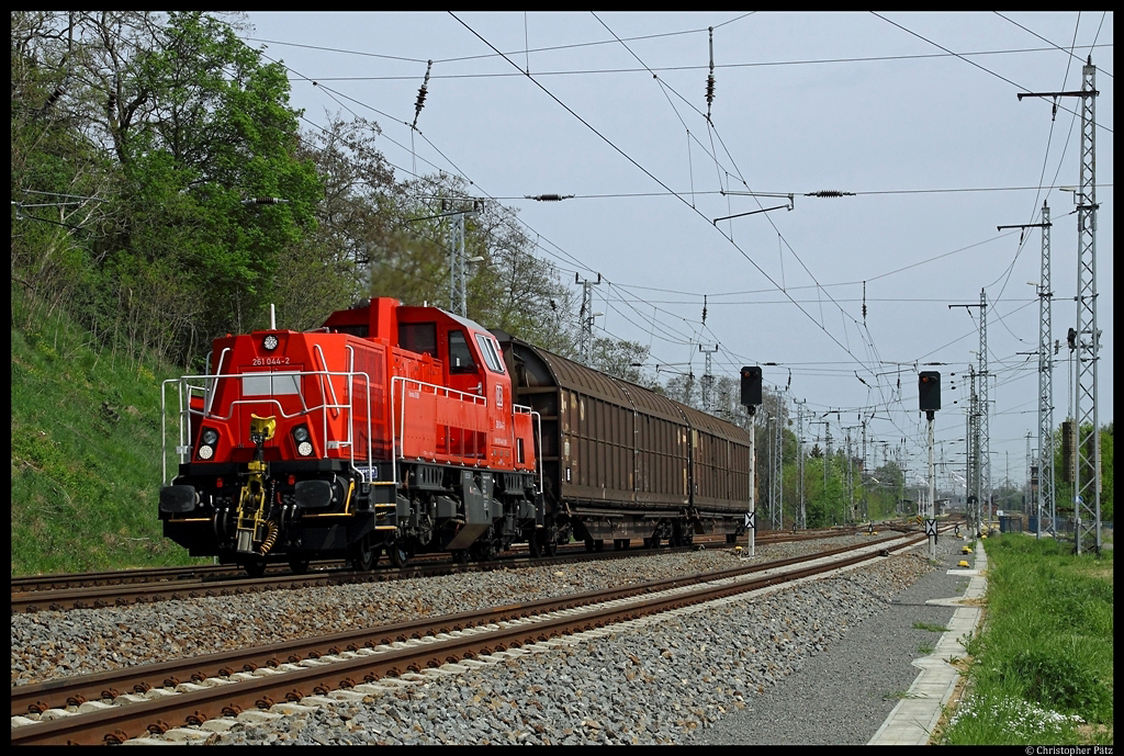 261 044-2 verlsst mit einer kurzen bergabe Eilenburg Richtung Leipzig. (30.04.2012)