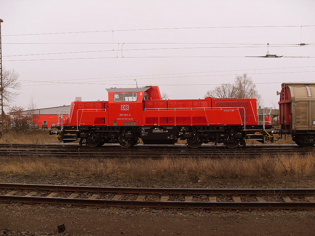 261 062 rangierte am 03.01.2012 in Stendal einen Gterzug fr Arneburg zusammen.