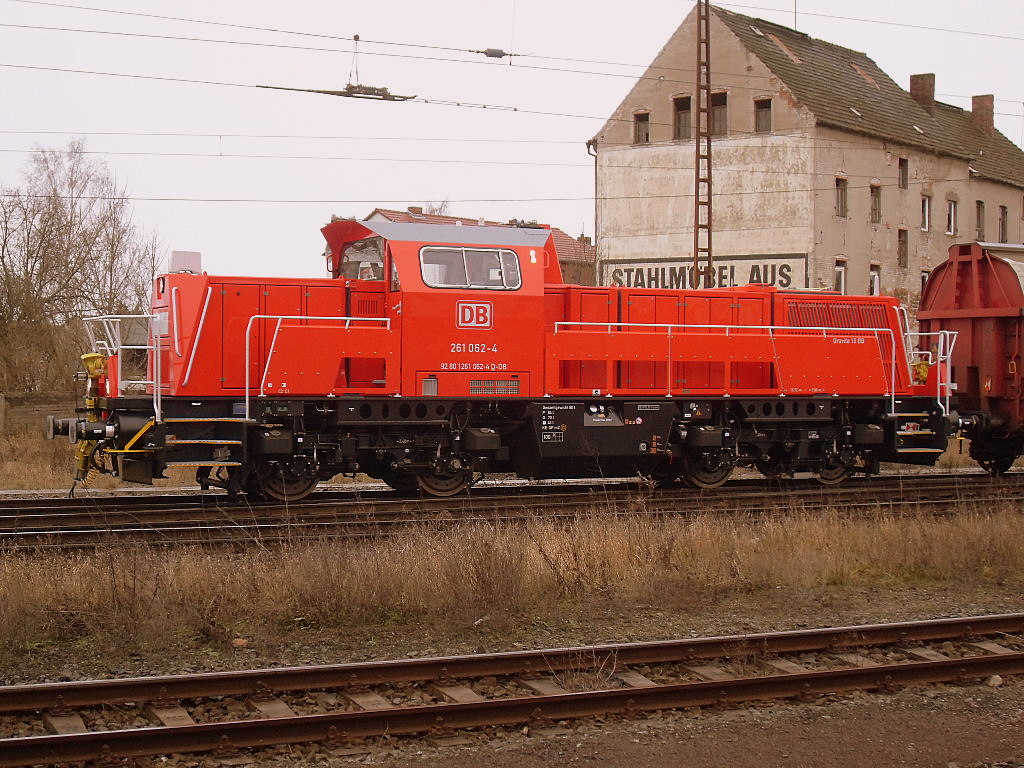 261 062 rangierte am 03.01.2012 in Stendal einen Gterzug fr Arneburg zusammen.