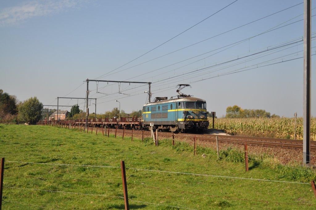 2612 kam am 03.10.2011 mit Stahlbrammen aus Richtung Gent durch Serskamp gefahren.