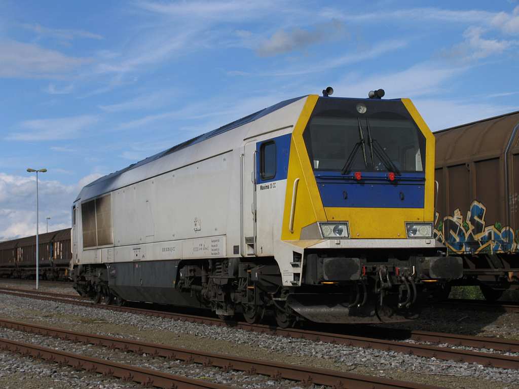 263 001-0 (Maxima 30 CC) der SGL (Schienen Gter Logistik GmbH) in Coevorden de Heege am 18-9-2012.