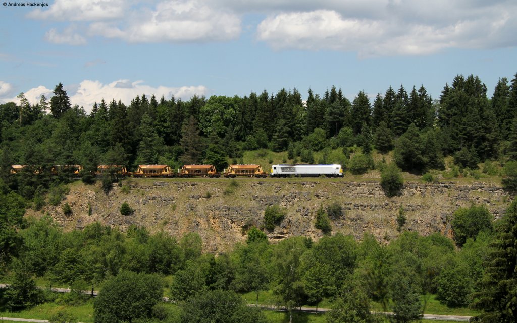 263 005-1 mit dem Schotterzug nach Rottweil bei Marbach 9.7.11