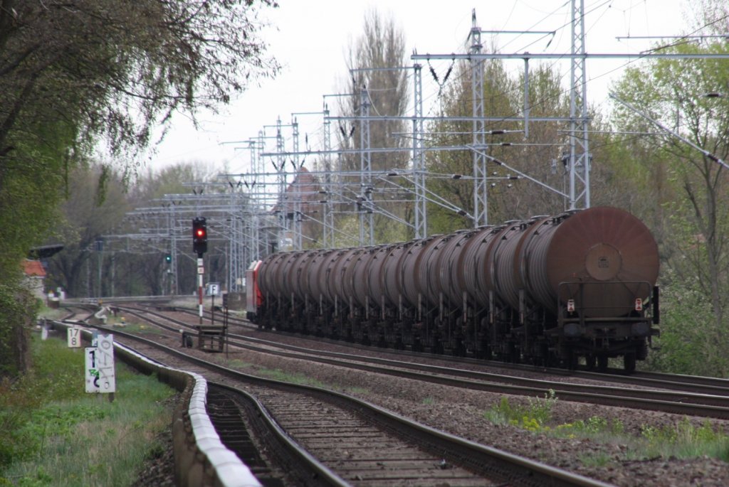 26.4.2012 Zepernick. Ein Kesselzug durchf�hrt den ehem. Bahnhof.