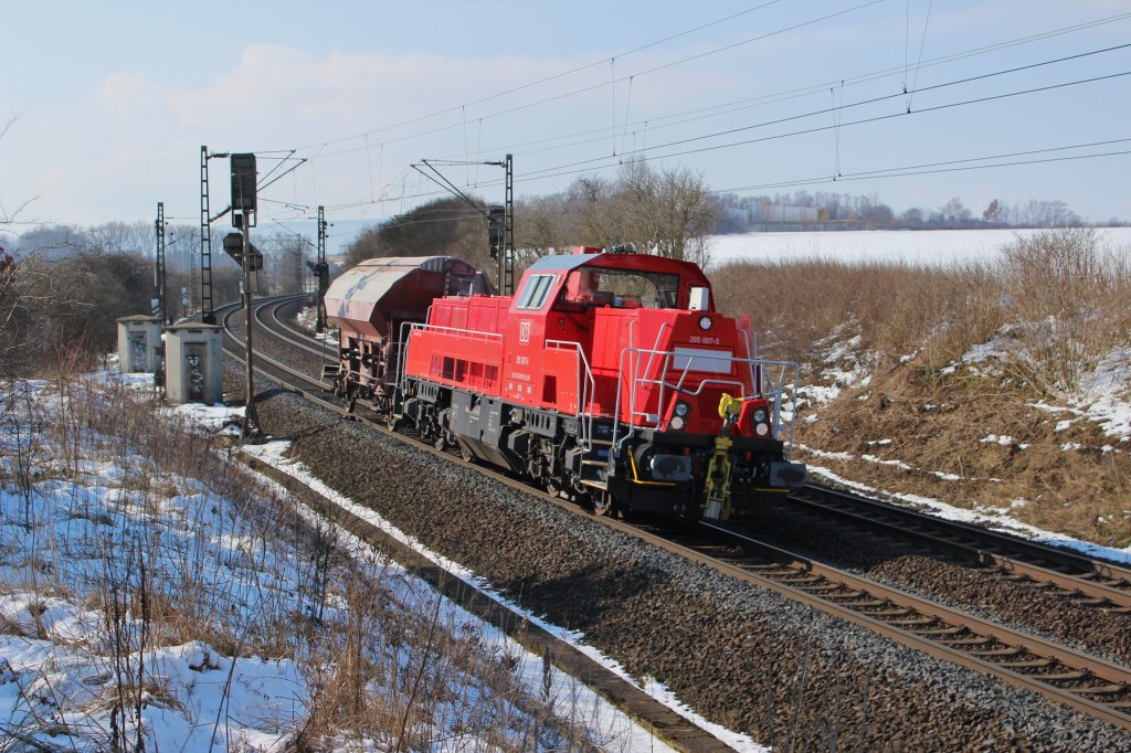 265 007 war Mitte Mrz 2013 mit ihrer sehr kurzen bergabe aus Voldagsen zwischen Elze und Nordstemmen (KBS 350) auf dem Rckweg nach Hannover-Linden Gbf.