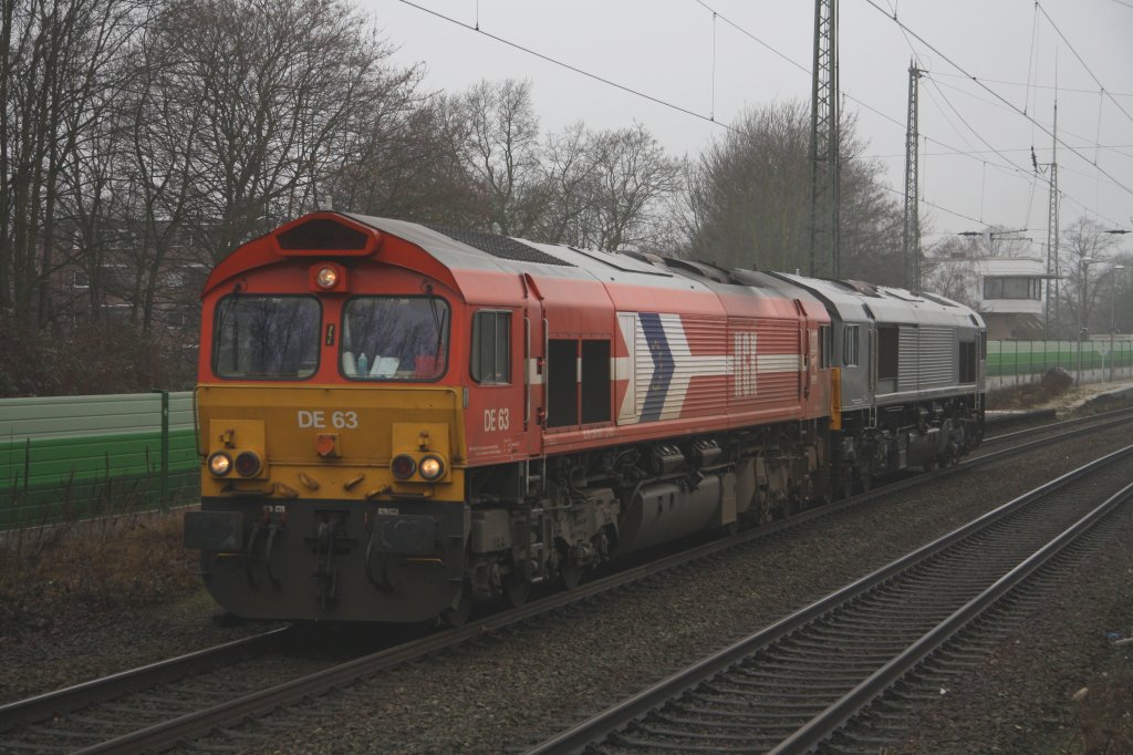 266 063-7 von HGK mit einer zweiten ex-RN-Class66 mit der Nummer 266 453-0 Richtung Mnchengladbach in Viersen.