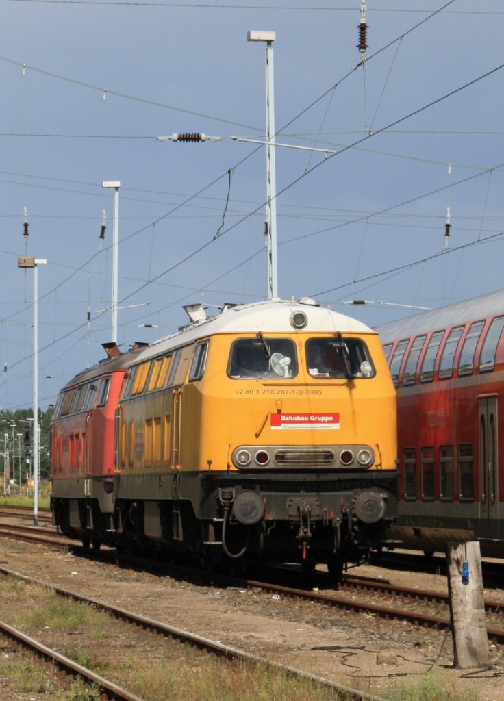26.8.2012 Neustrelitz Hbf. 218 287-1 & 261-6 der Bahnbaugruppe abgestellt.