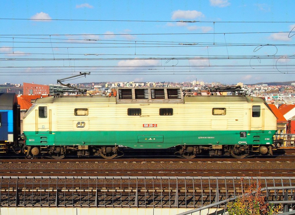 ČD 150 215 nahe dem Hauptbahnhof Prag am 31.10. 2012.