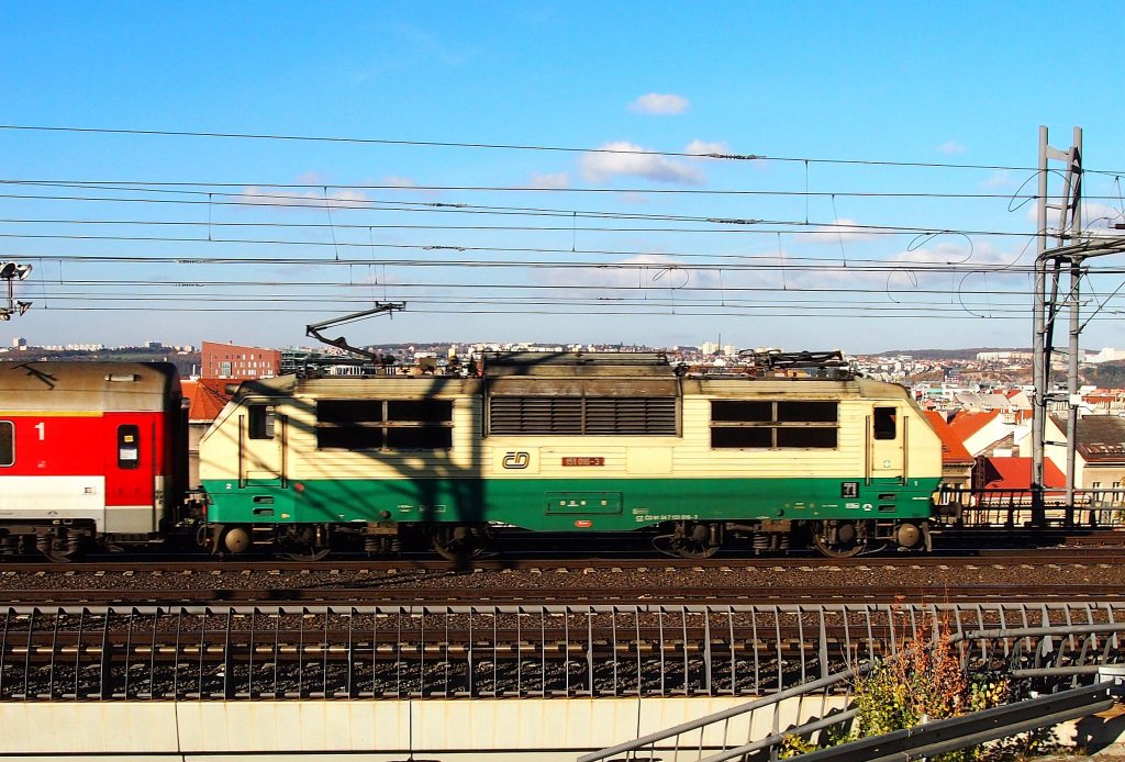 ČD 151 016 nahe dem Hauptbahnhof Prag am 31.10. 2012.