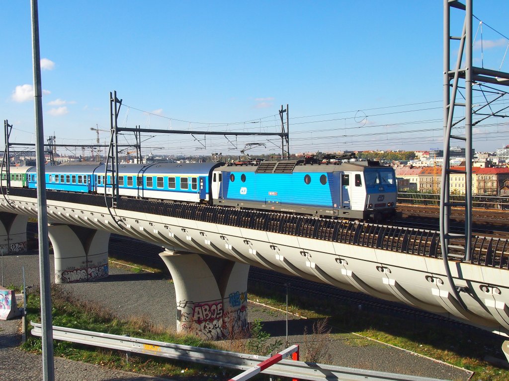 ČD 162 035 nahe dem Hauptbahnhof Prag am 31.10. 2012.