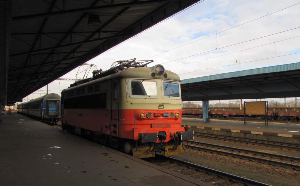 ČD 242 222-8 (CZ ČD 91 54 7 242 222-8) am 21.02.2012 im Bf Cheb.