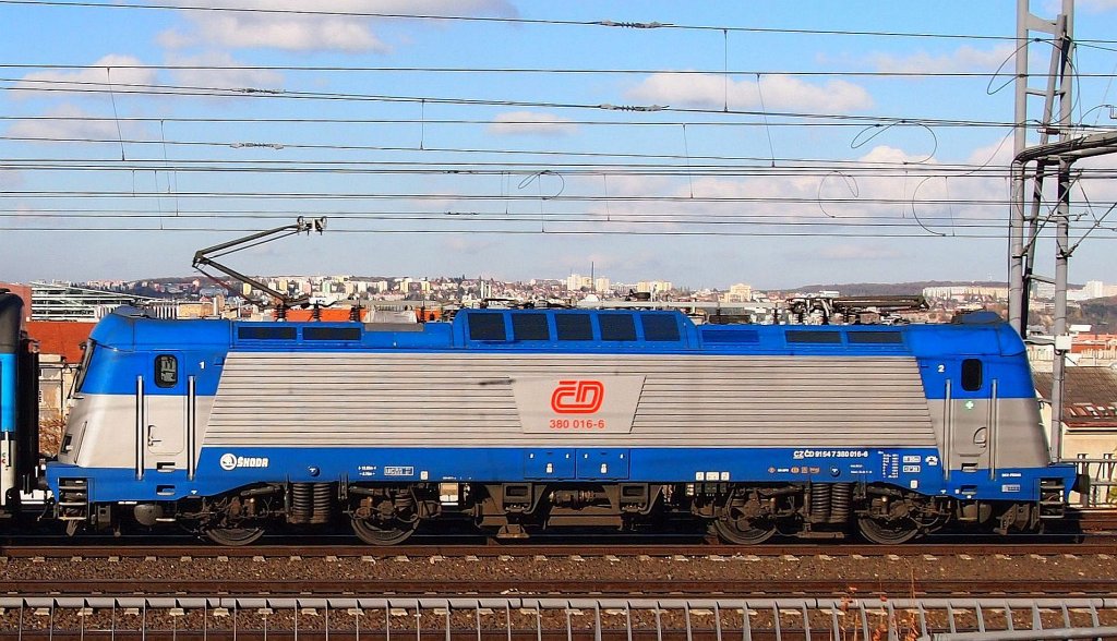 ČD 380 016 - Fabrik Bezeichnung 109E(Nickname Messerschmitt) nahe dem Hauptbahnhof Prag am 31.10. 2012