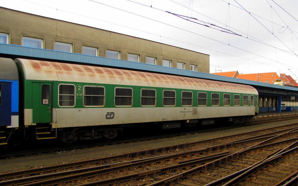 ČD 51 54 20-41 704-7 B im R 607 nach Praha hl.n., am 21.02.2012 im Bf Cheb.
